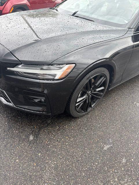 2024 Volvo S60 B5 Plus Black Edition
