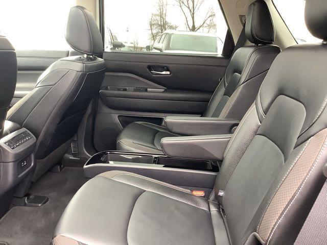 2024 Nissan Pathfinder SL 4WD