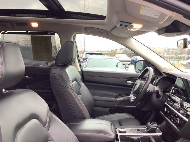 2024 Nissan Pathfinder SL 4WD