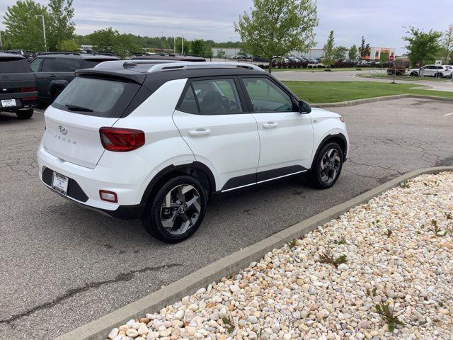 2026 Hyundai Venue SEL w/Two-Tone Roof