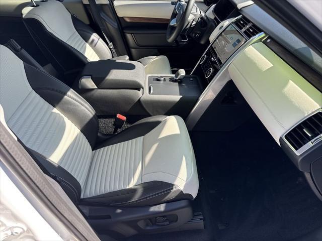 2025 Land Rover Discovery P300 S