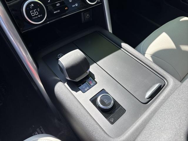 2025 Land Rover Discovery P300 S