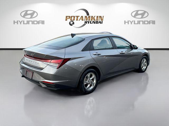 2023 Hyundai Elantra SE