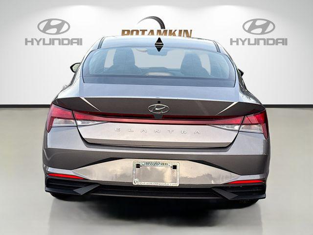 2023 Hyundai Elantra SE