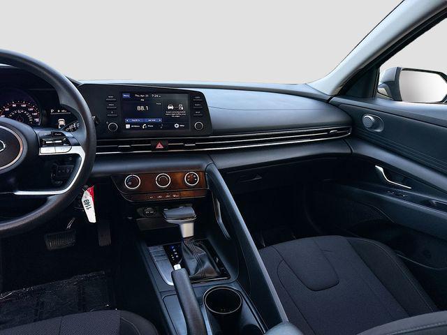 2023 Hyundai Elantra SE