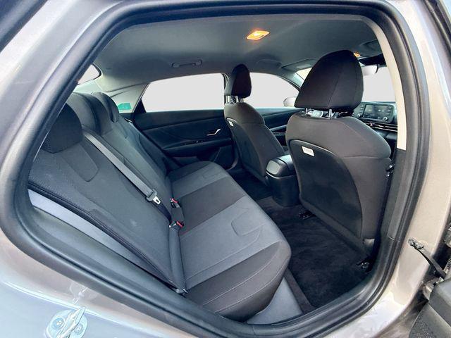 2023 Hyundai Elantra SE