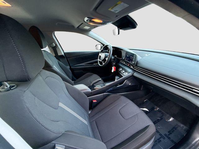 2023 Hyundai Elantra SE