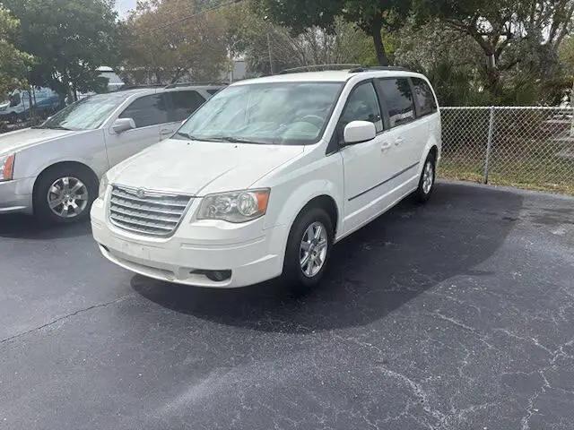 2010 Chrysler Town & Country Touring for sale in Pompano Beach, FL