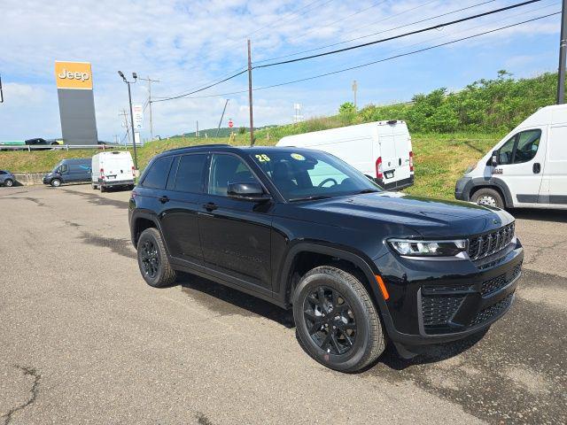2026 Jeep Grand Cherokee GRAND CHEROKEE LAREDO ALTITUDE 4X4 2026 Jeep Grand Cherokee GRAND CHEROKEE LAREDO ALTITUDE 4X4
