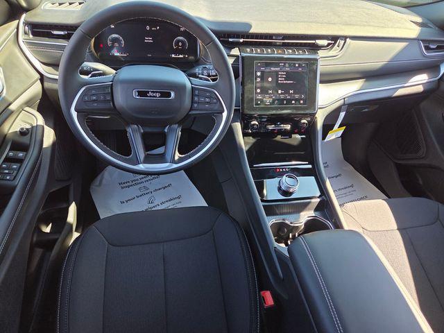 2026 Jeep Grand Cherokee Laredo 4x2