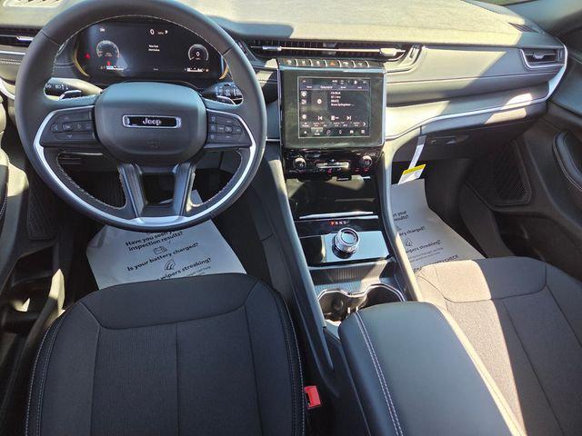 2026 Jeep Grand Cherokee Laredo 4x2