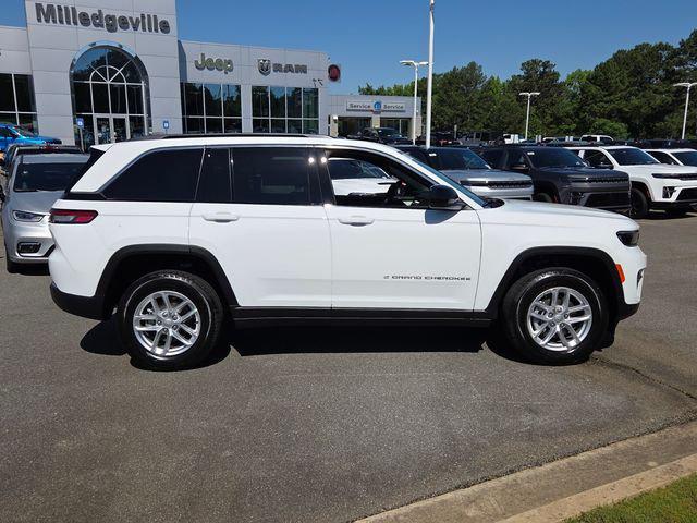 2026 Jeep Grand Cherokee Laredo 4x2