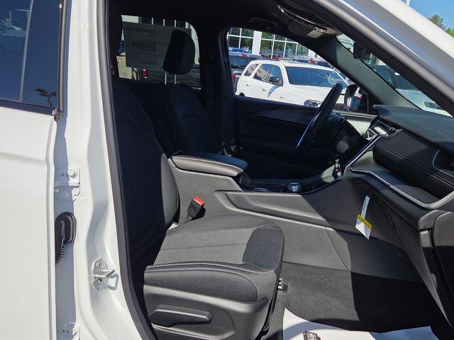 2026 Jeep Grand Cherokee Laredo 4x2