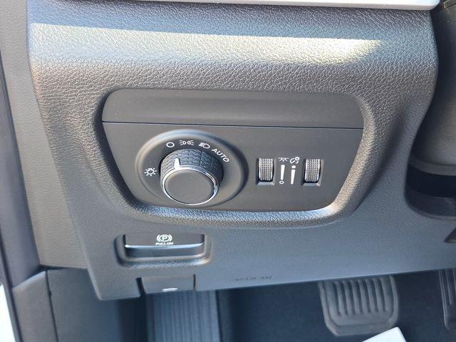 2026 Jeep Grand Cherokee Laredo 4x2