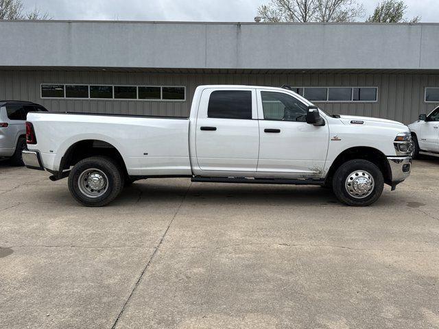 2026 RAM Ram 3500 RAM 3500 TRADESMAN CREW CAB 4X4 8 BOX