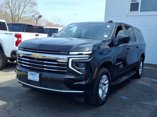 2025 Chevrolet Suburban 4WD LT