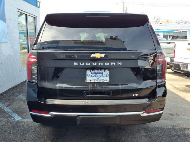 2025 Chevrolet Suburban 4WD LT