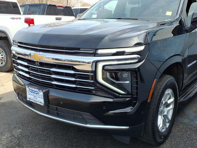 2025 Chevrolet Suburban 4WD LT