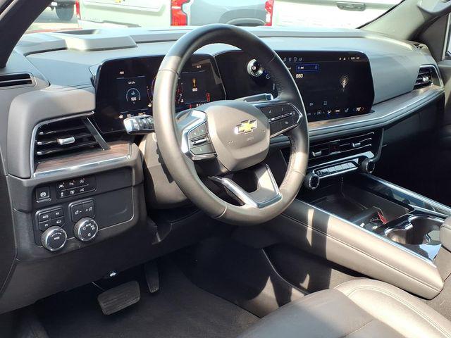 2025 Chevrolet Suburban 4WD LT