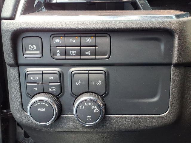 2025 Chevrolet Suburban 4WD LT