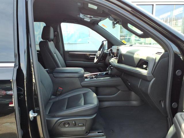 2025 Chevrolet Suburban 4WD LT