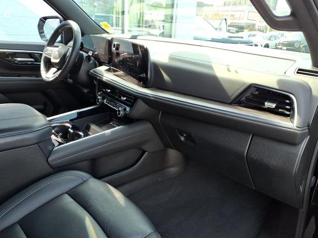 2025 Chevrolet Suburban 4WD LT