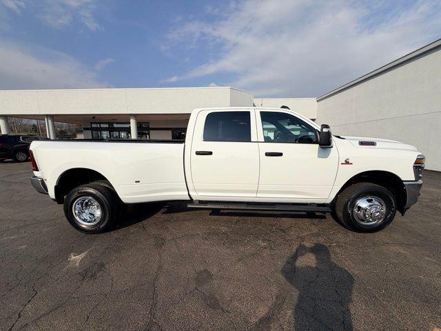 2026 RAM Ram 3500 RAM 3500 TRADESMAN CREW CAB 4X4 8 BOX