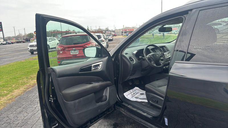 2017 Nissan Pathfinder SV