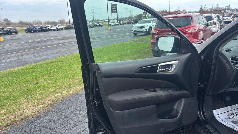 2017 Nissan Pathfinder SV