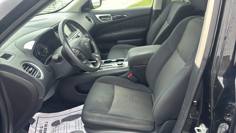 2017 Nissan Pathfinder SV
