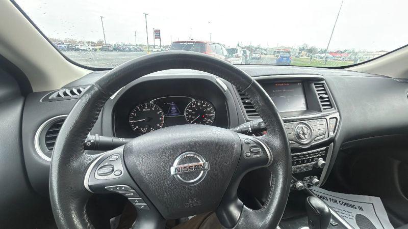 2017 Nissan Pathfinder SV