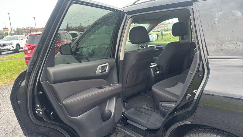 2017 Nissan Pathfinder SV