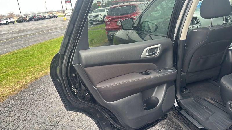 2017 Nissan Pathfinder SV