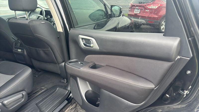 2017 Nissan Pathfinder SV