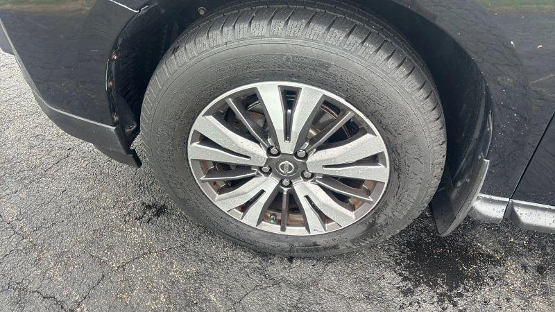 2017 Nissan Pathfinder SV