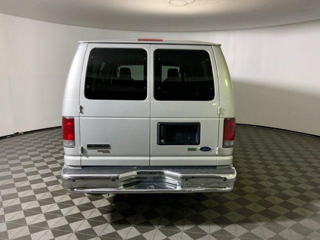 2010 Ford E-350 Super Duty XLT