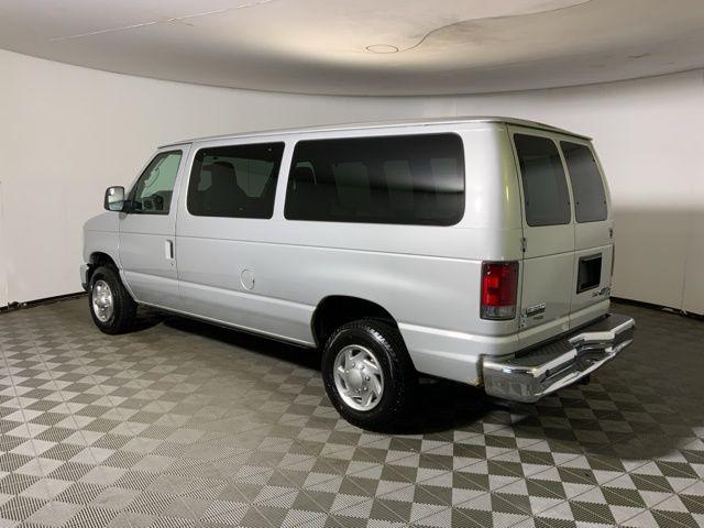 2010 Ford E-350 Super Duty XLT
