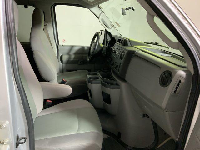2010 Ford E-350 Super Duty XLT