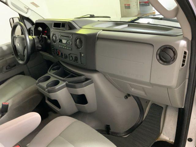 2010 Ford E-350 Super Duty XLT