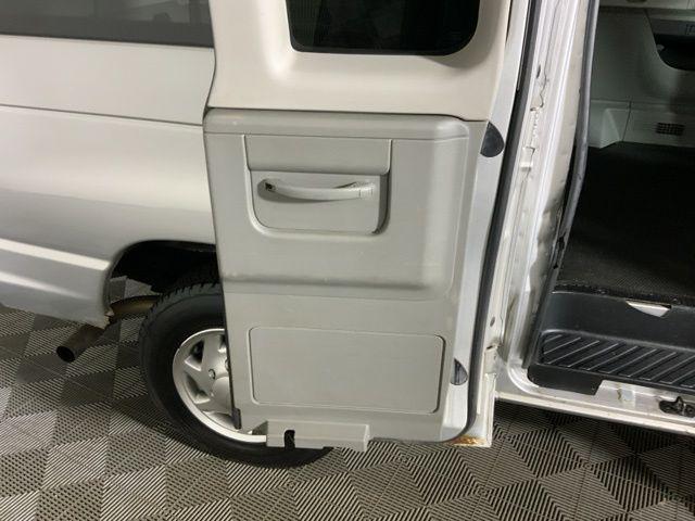 2010 Ford E-350 Super Duty XLT