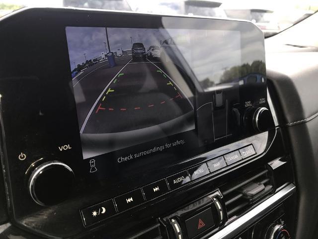 2023 Nissan Pathfinder SL 4WD