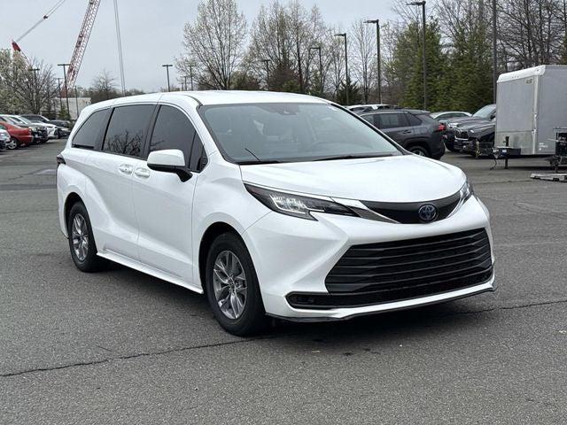 2023 Toyota Sienna LE