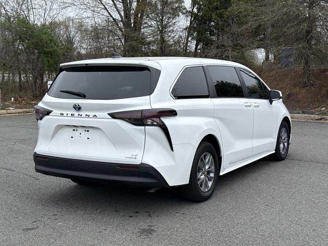 2023 Toyota Sienna LE