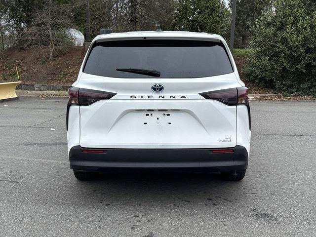 2023 Toyota Sienna LE