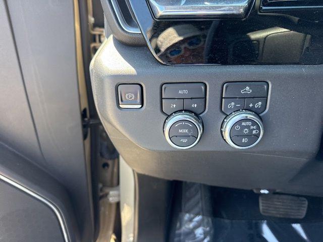 2022 GMC Sierra 1500 4WD Crew Cab Short Box Elevation
