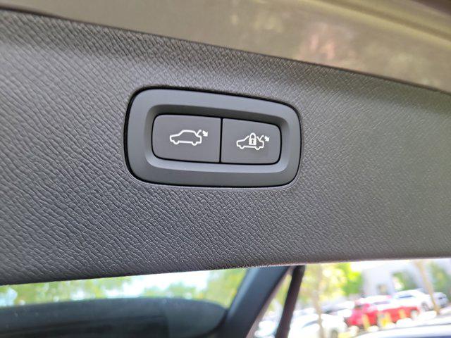 2026 Volvo XC90 Plus, B6 AWD Gas (mild hybrid), Gasoline, Bright, 7 Seats