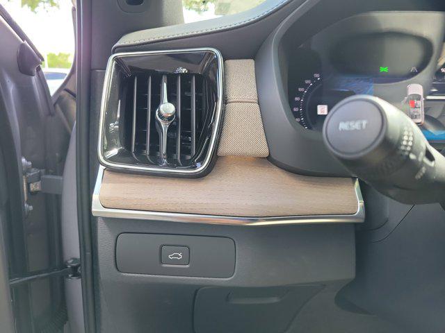 2026 Volvo XC90 Plus, B6 AWD Gas (mild hybrid), Gasoline, Bright, 7 Seats