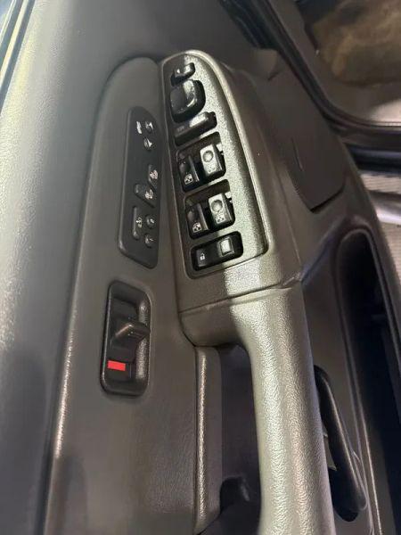 2003 Chevrolet Avalanche Base