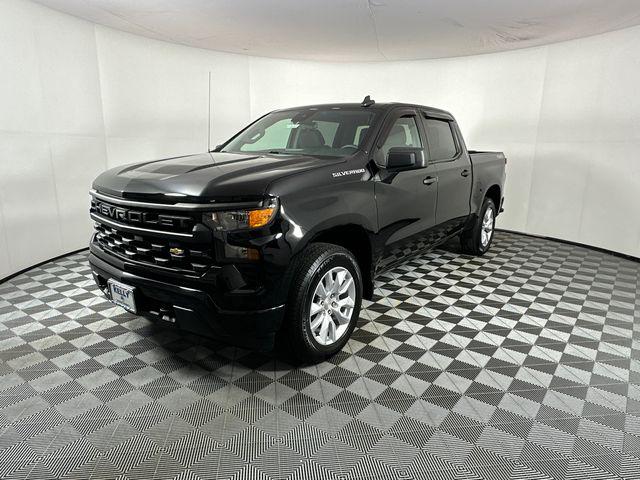 2023 Chevrolet Silverado 1500 4WD Crew Cab Short Bed Custom