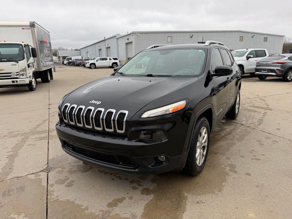 Brilliant Black Crystal Pearlcoat 2016 Jeep Cherokee Latitude 4WD SUV / Crossover Four-Wheel Drive 9-Speed Automatic